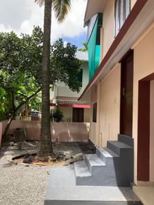 Image of 900 Sq.ft 2 BHK Independent House for rent in Maradu, Kochi for Rs. 13000