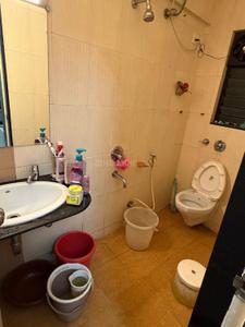 Bathroom Image of 1500 Sq.ft 3 BHK Apartment / Flat for rent in Kothrud Pune for Rs. 60000