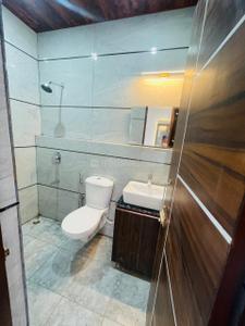 Bathroom Image of 1200 Sq.ft 2 BHK Builder Floor for rent in Sahastradhara Road Dehradun for Rs. 28000