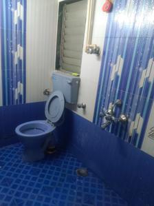 Common Bathroom Image of 1050 Sq.ft 2 BHK Apartment / Flat for rent in Kandivali West Mumbai for Rs. 53000