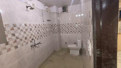 Bathroom Image of 850 Sq.ft 2 BHK Builder Floor for rent in Shahdara New Delhi for Rs. 18000