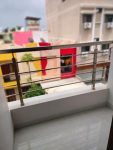 Balcony Image of 1000 Sq.ft 1 BHK Builder Floor for rent in Nipania Indore for Rs. 18000