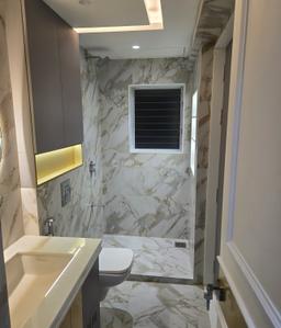 Bathroom Image of 750 Sq.ft 1 BHK Apartment / Flat for rent in Cumballa Hill Mumbai for Rs. 140000