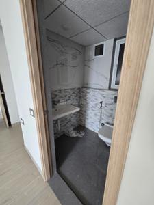 Bathroom Image of 1050 Sq.ft 2 BHK Apartment / Flat for sale in Kumar Parc Residences A1, Hadapsar Pune for Rs. 15000000