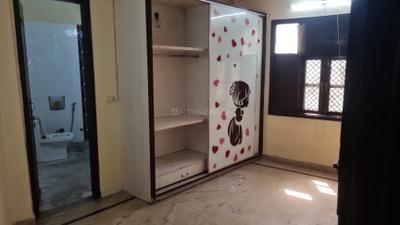 Bedroom Image of 1850 Sq.ft 3 BHK Builder Floor for rent in Model Town New Delhi for Rs. 45000