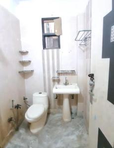 Bathroom Image of 1023 Sq.ft 2 BHK Builder Floor for rent in Bhajanpura New Delhi for Rs. 16000