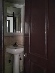 Common Bathroom Image of 1129 Sq.ft 3 BHK Apartment / Flat for rent in Paras Seasons, Sector 168 Noida for Rs. 24000