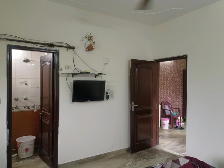 Poorvi Pitampura, Pitampura Bedroom 1