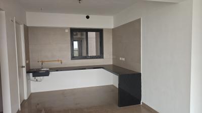 Kitchen Image of 3250 Sq.ft 4 BHK Apartment / Flat for rent in Adani Paarijat, Shantigram Ahmedabad for Rs. 125000