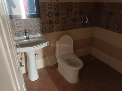 Bathroom Image of 1125 Sq.ft 2.5 BHK Apartment / Flat for sale in Migsun Ultimo, Omicron III Greater Noida for Rs. 8500000