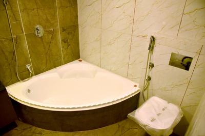 Bathroom Image of 4500 Sq.ft 4 BHK Independent House for rent in Kochadai Madurai for Rs. 45000