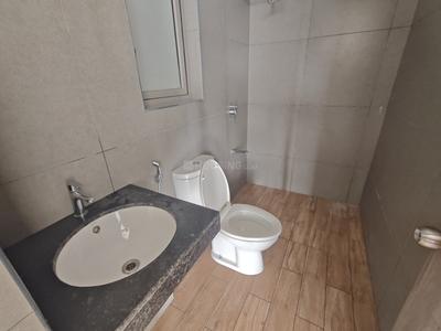 Bathroom Image of 999 Sq.ft 2 BHK Apartment / Flat for sale in Hiranandani Meadows, Thane West Thane for Rs. 20500000