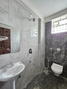 Bathroom Image of 1300 Sq.ft 2 BHK Apartment / Flat for rent in Kadubeesanahalli Bengaluru for Rs. 40000