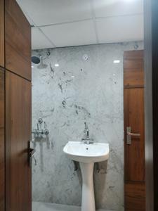 Common Bathroom Image of 1640 Sq.ft 3 BHK Apartment / Flat for sale in Panchsheel Prime 390 Phase 3, Shastri Nagar Ghaziabad for Rs. 13500000