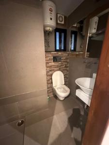 Bathroom Image of 1200 Sq.ft 3 BHK Apartment / Flat for sale in Qutab View Apartments, Katwaria Sarai New Delhi for Rs. 29500000