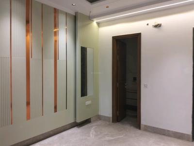 Bedroom Image of 1800 Sq.ft 3 BHK Builder Floor for sale in Vikaspuri New Delhi for Rs. 32500000