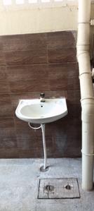 Bathroom Image of 1200 Sq.ft 2 BHK Independent House for rent in Lalith Mahal Quatras Mysore for Rs. 20000