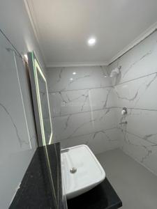 Bathroom Image of 1972 Sq.ft 3.5 BHK Apartment / Flat for sale in GMS Road Dehradun for Rs. 15400000