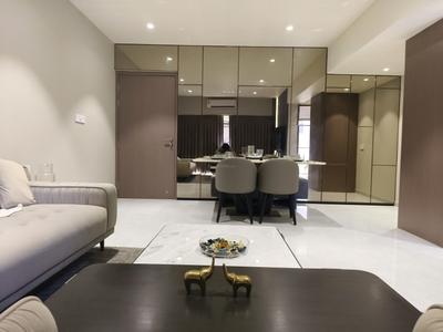Living Room Image of 725 Sq.ft 2 BHK Apartment / Flat for sale in Courtyard, Santacruz East Mumbai for Rs. 25500000