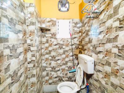Bathroom Image of 800 Sq.ft 2 BHK Apartment / Flat for sale in Patuli Kolkata for Rs. 2300000