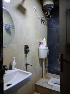 Common Bathroom Image of 1550 Sq.ft 3 BHK Apartment / Flat for sale in Sector 49 Noida for Rs. 7600000