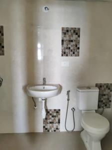 Common Bathroom Image of 421 Sq.ft 1 BHK Apartment / Flat for rent in Mahindra Happinest Kalyan, Bhiwandi Thane for Rs. 11700