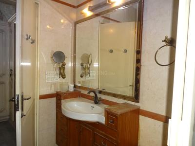 Bathroom Image of 4500 Sq.ft 12 BHK Independent House for sale in New Friends Colony New Delhi for Rs. 500000000