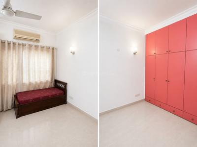 Bedroom Image of 1953 Sq.ft 3 BHK Builder Floor for rent in Uday Park New Delhi for Rs. 200000