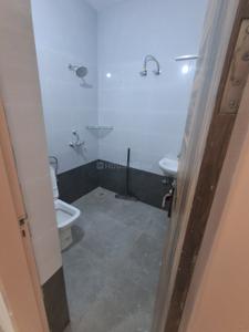 Bathroom Image of 1600 Sq.ft 3 BHK Builder Floor for rent in DDA Flats Sarita Vihar, Sarita Vihar New Delhi for Rs. 50000
