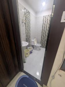 Bathroom Image of 927 Sq.ft 2 BHK Apartment / Flat for sale in Indira Nagar Lucknow for Rs. 3500000