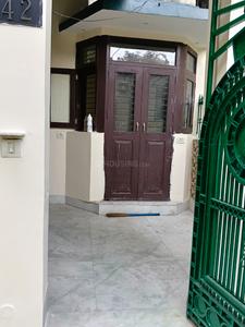Balcony Image of 1500 Sq.ft 3 BHK Apartment / Flat for rent in Alaknanda New Delhi for Rs. 74000