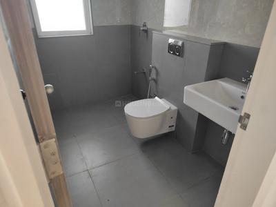 Bathroom Image of 3500 Sq.ft 4 BHK Apartment / Flat for rent in Alembic Kiara, Ram Wadi Vadodara for Rs. 100000