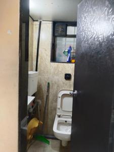 Bathroom Image of 800 Sq.ft 2.5 BHK Apartment / Flat for sale in Westin SBI Milan, Andheri West Mumbai for Rs. 22500000