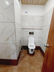 Bathroom Image of 550 Sq.ft 1 BHK Apartment / Flat for rent in Mahalakshmi Nagar Indore for Rs. 18000