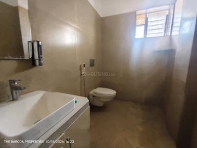 Bathroom Image of 2650 Sq.ft 4 BHK Independent House for rent in Darshanam Club Life, Undera Vadodara for Rs. 45000
