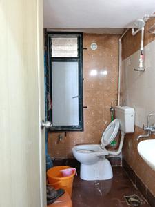 Common Bathroom Image of 1000 Sq.ft 3 BHK Apartment / Flat for rent in Vasant Vihar Complax, Thane West Thane for Rs. 60000