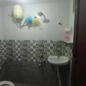 Bathroom Image of 250 Sq.ft 1 RK Independent House for rent in Mahadevapura Bengaluru for Rs. 12000