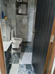 Bathroom Image of 1350 Sq.ft 3 BHK Builder Floor for rent in Janakpuri New Delhi for Rs. 48000