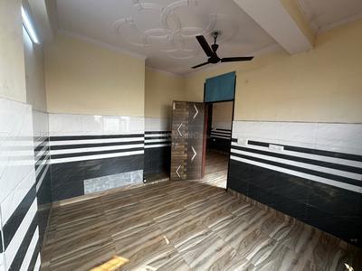Bedroom Image of 600 Sq.ft 2 BHK Builder Floor for rent in Mayur Vihar Phase 1 New Delhi for Rs. 19000