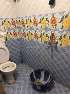 Bathroom Image of 850 Sq.ft 2 BHK Apartment / Flat for sale in MM Sai Kripa Apartment, Gomti Nagar Lucknow for Rs. 3500000