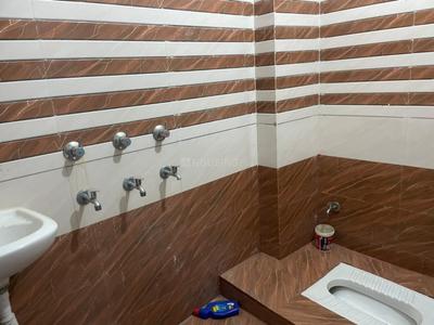 Bathroom Image of 800 Sq.ft 2 BHK Independent House for rent in Barel Barabanki for Rs. 9000