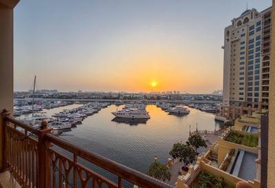 Balcony Image of 2440 Sq.ft 3 BHK Apartment / Flat for sale in The Palm Jumeira Dubai for Rs. 195000000