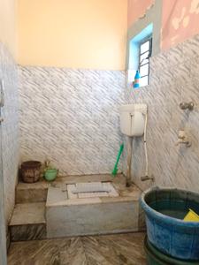 Common Bathroom Image of 750 Sq.ft 2 BHK Apartment / Flat for sale in Kamdahari Kolkata for Rs. 1600000