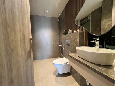 Bathroom Image of 750 Sq.ft 1 BHK Apartment / Flat for rent in Lokhandwala Lady Ratan Tower, Worli Mumbai for Rs. 70000