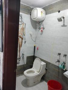 Bathroom Image of 1000 Sq.ft 3 BHK Independent House for rent in Mahavir Enclave New Delhi for Rs. 25000