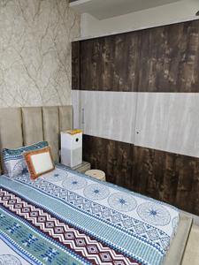 Bedroom Image of 1800 Sq.ft 4 BHK Builder Floor for sale in Model Town New Delhi for Rs. 25900000