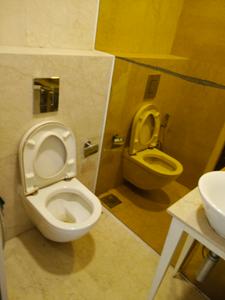 Common Bathroom Image of 900 Sq.ft 2 BHK Apartment / Flat for sale in Chembur Mumbai for Rs. 27000000