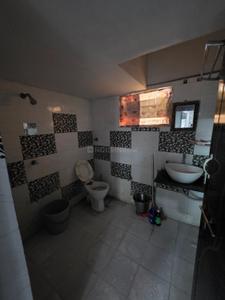 Bathroom Image of 3000 Sq.ft 2 BHK Apartment / Flat for rent in Usmanpura Ahmedabad for Rs. 33000