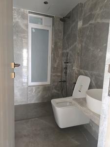 Common Bathroom Image of 2450 Sq.ft 4 BHK Apartment / Flat for sale in Juhu Mumbai for Rs. 108043200