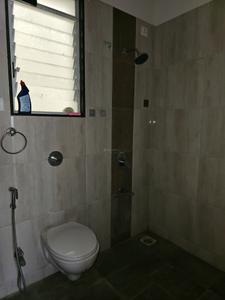 Common Bathroom Image of 870 Sq.ft 2 BHK Apartment / Flat for rent in VTP Purvanchal, Kesnand Pune for Rs. 18500